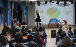 Bursa Yıldırım'da genç iletişimcilere 'etkili' tüyolar