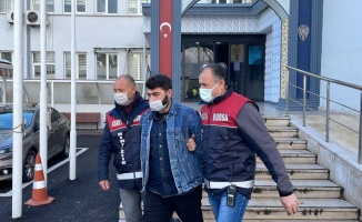 Bursa'da evlerin bahçe kapılarını çalan 2 şüpheliden biri yakalandı