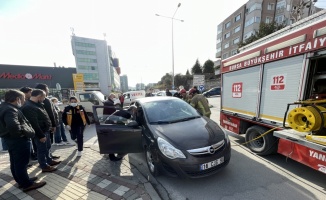 Bursa'da kaza yapan iki aracın sürücüleri yaralandı