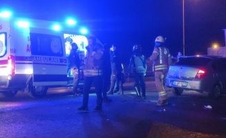Çekmeköy'de meydana trafik kazasında 3 kişi yaralandı