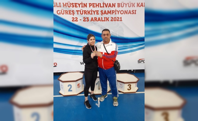 Edirne Belediyesi güreşçisi Melda Dernekçi Büyük Kadınlar Güreş Şampiyonası’nda Türkiye şampiyonu oldu