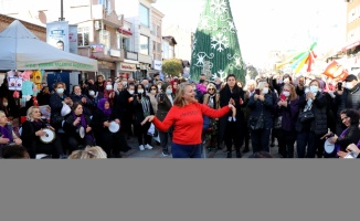 Edirne'de ev kadınlarının kurduğu ritim grubu Trakya şarkıları konseri verdi