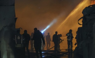Esenyurt’ta bir plastik fabrikasında yangın çıktı