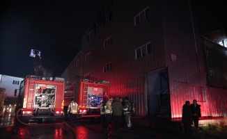 Esenyurt’ta bir tekstil fabrikasında çıkan yangın söndürüldü