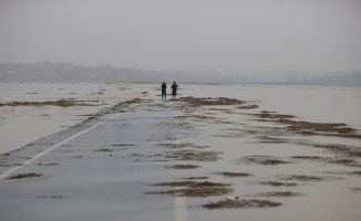Ergene Nehri'nin yatağından taşması nedeniyle bazı köy yolları ulaşıma kapandı