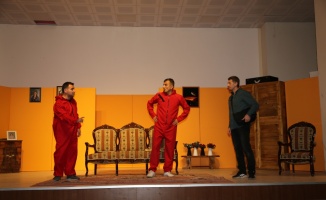 Kapaklı Belediyesi Tiyatro Kulübü oyuncuları, Diyarbakır'da gösteri sundu