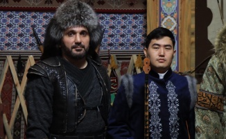 Kazak sanatçı Ğalamat Beisekozha, Kırklareli'ndeki otağ çadırında klip çekti