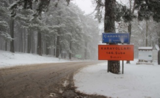 Kazdağları'nda ekipler yolların kardan kapanmaması için seferber oldu
