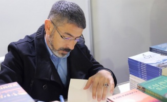 Nevşehir Kitap Fuarı'nda Behçet Alkan'dan imza günü
