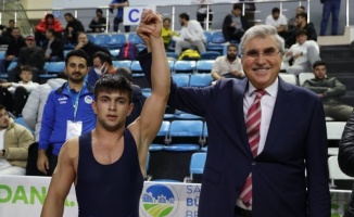 Sakaryalı güreşçi Türkiye şampiyonu oldu
