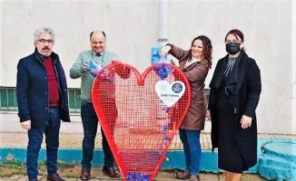 Süleymanpaşa'da okullara plastik kapak toplama kumbaraları dağıtılıyor