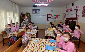 Tuzla'da öğrencilerin yazdığı hikaye kitabının geliri kanserli çocuklara bağışlanacak