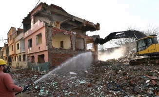 Bursa Osmangazi'de riskli alanlarda yıkıma devam 