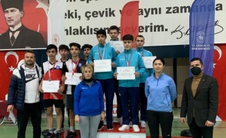 Bursa Osmangazili Badmintoncular yeniden zirvede