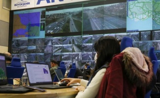 İstanbul'a kar geldi trafik azaldı