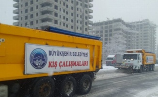 Kayseri Büyükşehir'den aralıksız karla mücadele çalışması 