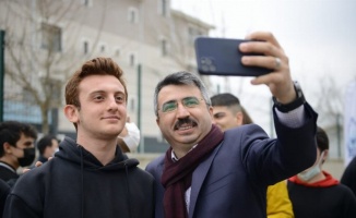Bursa Yıldırım'da Başkan Yılmaz, lise öğrencileriyle bir araya geldi 
