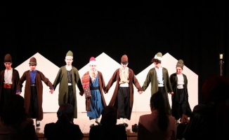 Gaziantep'te gençlerin hazırladığı sergi ve tiyatro oyunu vatandaşla buluştu 