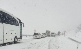 Isparta-Antalya yolu trafiğe kapandı!