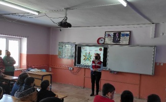 Kayseri'de jandarma uyuşturucudan korunma için okullarda eğitim veriyor 