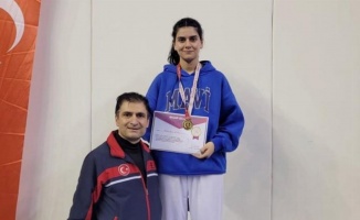 Kocaeli İzmit Belediyesporlu karateci  Melike Esma Kılıç’tan büyük başarı