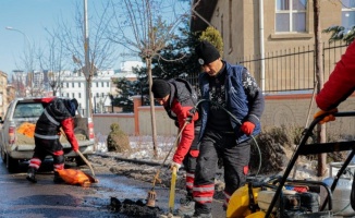 Nevşehir'de bozuk yollar ve yaya kaldırımları onarılıyor 