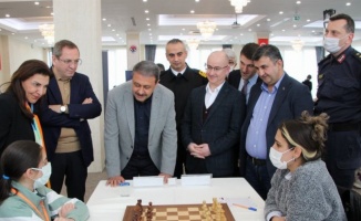 Balıkesir'de kadınlar satranç şampiyonası başladı