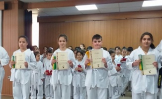 Bilecik Bozüyüklü Taekwondocular kuşak terfi sınavını tamamladı