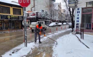 Bursa İnegöl'de karla mücadele çalışmaları aralıksız sürüyor 