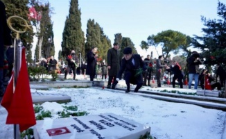 Çanakkale şehitlerine Edirnekapı'da kar altında anma