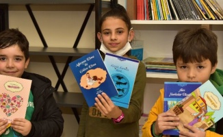 İzmir Aliağa Belediyesi’nden okullara 5 bin 260 kitap