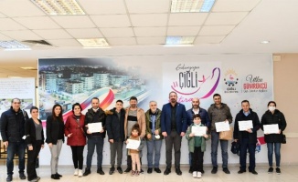 İzmir Çiğlili babalar sertifikalarını aldı