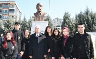 İzmir Karabağlar, İstiklal Marşı'nın 101. yılını kutladı