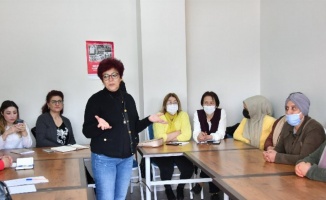 İzmir Narlıdereli kadınlar haklarını öğreniyor 
