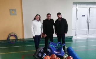 İzmit Belediyesi malzeme desteğiyle çocukları spora teşvik ediyor
