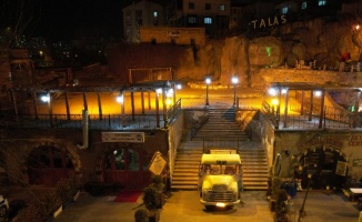Kayseri Talas'ın tarihi sokağı ışıl ışıl 