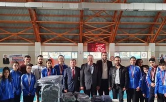 Kilis'te Başkan Ramazan'dan, dereceye giren sporculara malzeme desteği