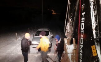 Kocaeli İzmit Belediyesi karla ekipleri sahada 