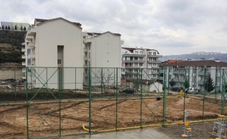 Kocaeli İzmit Belediyesi, sahaları bakımdan geçiriyor