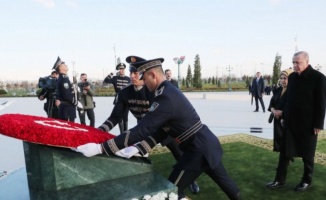 Özbekistan'daki Bağımsızlık Anıtı'na Erdoğan'dan çelenk