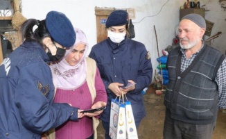  Yozgat'ta kadın astsubaylar çalmadık kapı bırakmıyor