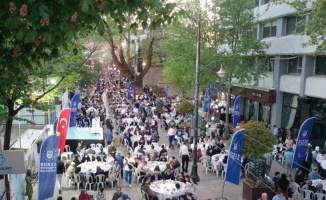 Bursa'da Cumhuriyet Caddesi'nde dev iftar