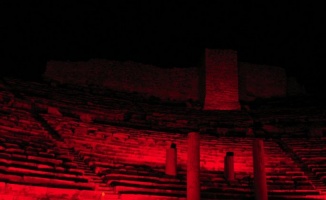 Didim Milet Antik Kenti kırmızıya boyandı 
