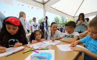 İzmir Selçuk'ta çocuklar 23 Nisan'ı sokak oyunlarıyla kutladı 