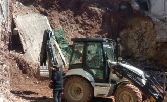 Kocaeli İzmit Belediyesinden toprak kayan bölgeye anında müdahale