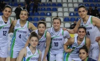 Rize Belediyesi Kadın Basketbol takımı çeyrek finalde ilk maçını kazandı