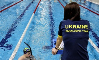 Ukraynalı sporcular havuzda antrenman yapıyor