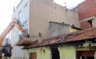 Bursa Osmangazi'de metruk yıkımları sürüyor