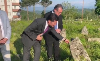 CHP’li Ahmet Kaya, Kimsesiz Trabzonlular Mezarlığını ziyaret etti 
