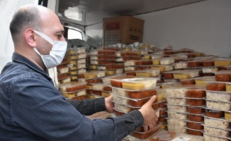 Gaziantep'te 140 bin gıda kolisi ve 80 bin yemek paketi kapı kapı dağıtıldı 